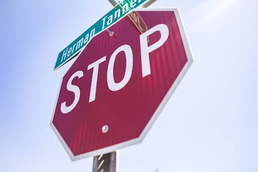 Where 5 Common Right of Way Mistakes Occur in Georgia? | Call 678-310-2827 for free consultation.