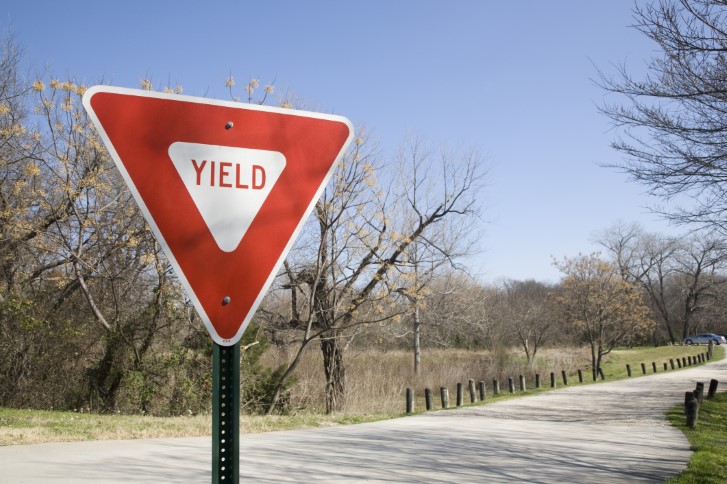 Yielding Right of Way Laws Explained | Atlanta, GA | Call 678-310-2827 for free consultation